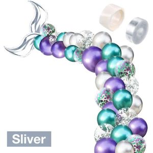 Download Sous les decorations de la mer pour le bal For Free