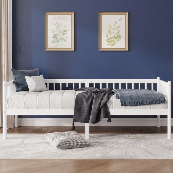 Lit banquette 90x200 cm en pin massif barrières sur 3 côtés sommier 14 lattes espace sous lit blanc sans matelas