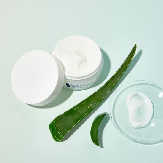 Crme visage hydratante NIVEA Aloe vera BIO Peaux normales Naturally Good -  Pack de 2x50ml - Cdiscount Au quotidien