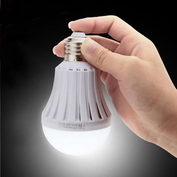 LED D'urgence Intelligent Lumière Led Ampoule Rechargeable Batterie  Éclairage Lampe intelligente Magique - Cdiscount Maison