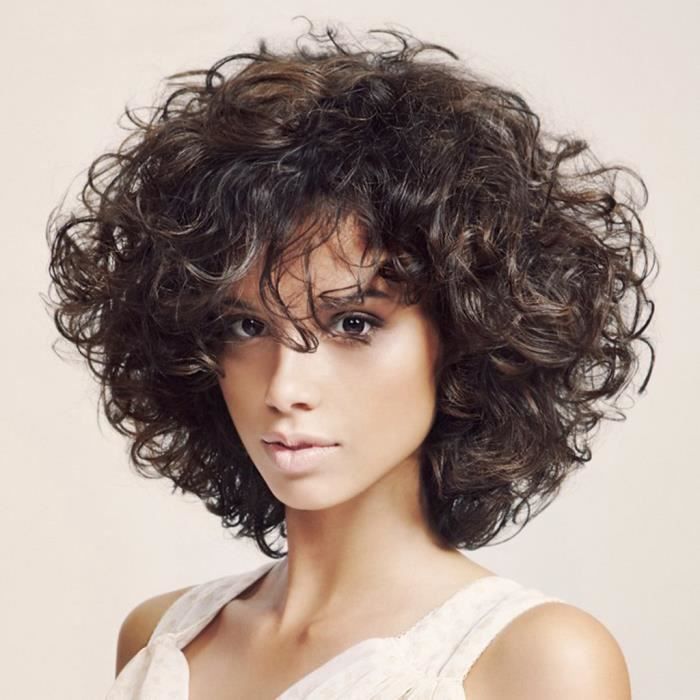 perruque femme noire courte