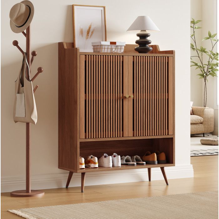Meuble à chaussures 2 portes 1 étagère fixe et niche ouverte - YEAVIO - entrée aspect bois noyer 80×35×105 cm