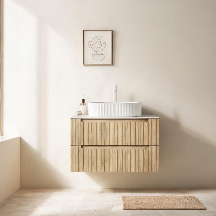 Meuble sous vasque suspendu 80 cm plan pierre frittée travertin vasque céramique ovale blanche chêne blanc veiné