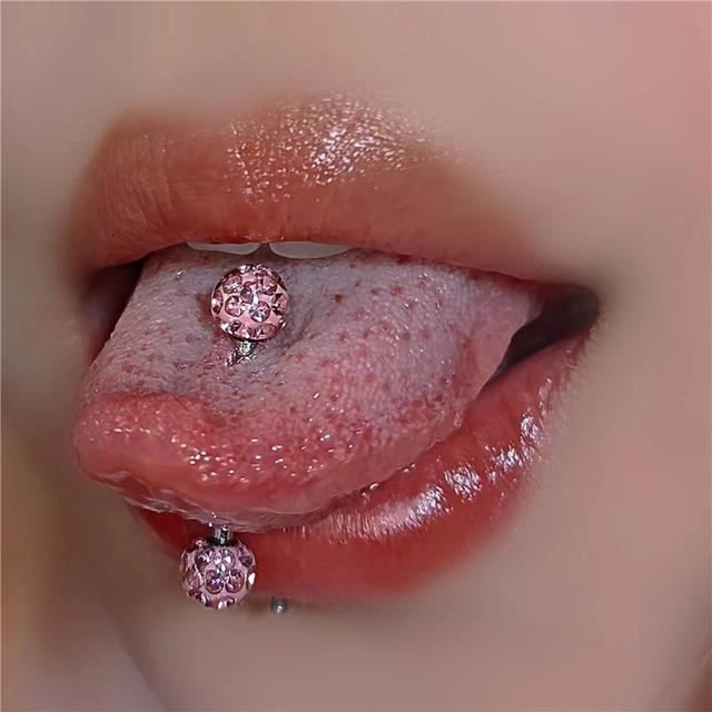 Sierkussen Piercing pour l'intérieur - Femme avec langue et piercing percés  - 50x30 cm