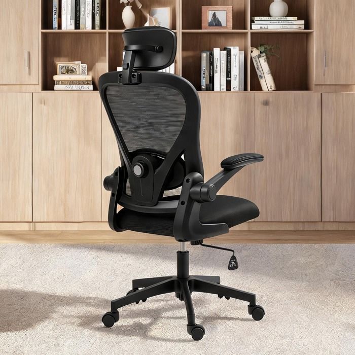 Fauteuil de bureau ergonomique en maille noire appui-tête et soutien lombaire réglables accoudoirs relevables 64x63x125 cm