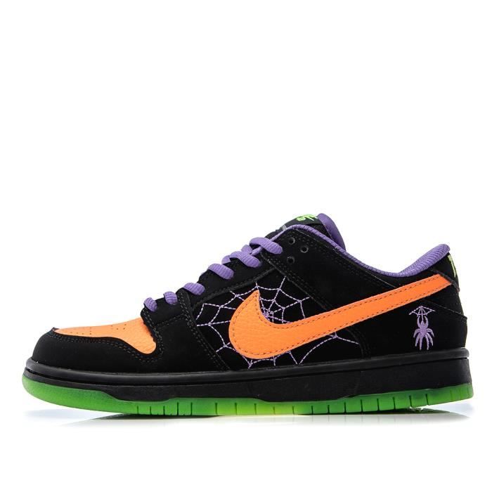 BASKETS Dunk Low SB Night Of Mischief BQ6817 006