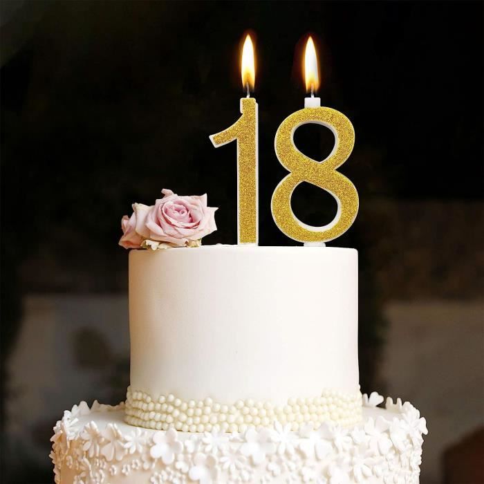 Gâteau D'anniversaire De 18 Ans Avec Bougies Allumées Et Bannière D' anniversaire De Confettis