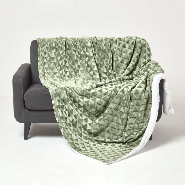 Plaid polaire Vert sauge - HOMESCAPES - 160 x 200 cm - Doux et réversible - Lavable en machine Plaid polaire Vert sauge - HOMESCAPES - 160 x 200 cm - Doux et réversible - Lavable en machine