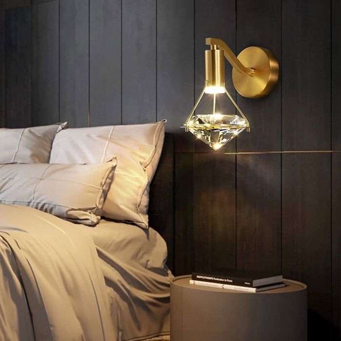 Applique murale cristal LED 3W lampe chevet diamant dimmable 3000K - 6000K. Corps laiton or décoration intérieure chambre/salon