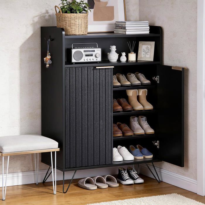 Meuble à Chaussures - ALIGHTUP - 2 Portes Compartiment Ouvert 2 Crochets Pieds Hauts Noir 68 x 40 x 106 cm Meuble à Chaussures - ALIGHTUP - 2 Portes Compartiment Ouvert 2 Crochets Pieds Hauts Noir 68 x 40 x 106 cm