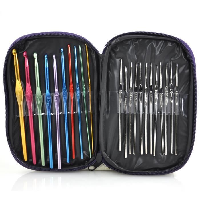 un ensemble en boite de 22 crochets en aluminium pour tissage artisanal