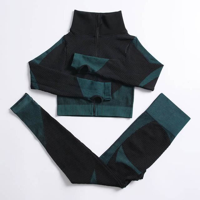 Ensemble de yoga femmes avec leggings taille haute à effet liftant et soutien-gorge de sport à bretelles croisées en design de couleurs mélangées - Chine Costume de yoga et vêtements de yoga