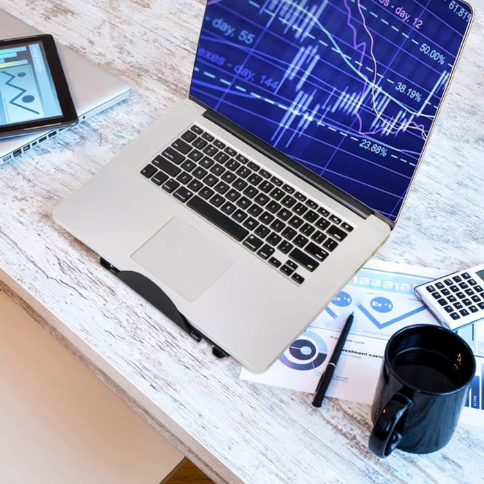 Port Connect Support Ordinateur Portable Ergonomique Ventilé Jusqu'à 17 Pouces - 2 Ports USB, Noir