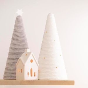 Cône En Polystyrène Plein - Forme Géométrique Blanche Pour Loisirs Créatifs Ou Décoration - 21 Cm De Hauteur
