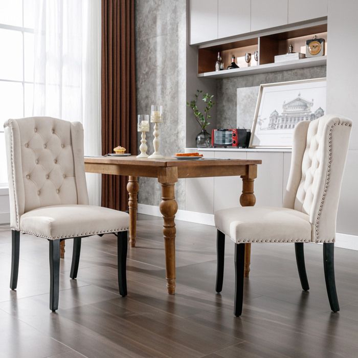 Lot de 2 chaises de salle à manger en velours beige pieds en chêne dossier capitonné et clous décoratifs