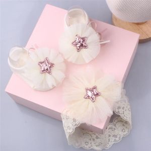 CHAUSSON - PANTOUFLE Chausson pour bébé fille blanc étoile rose - Ensemble cadeau avec chaussons, chaussettes et bandeau assorti
