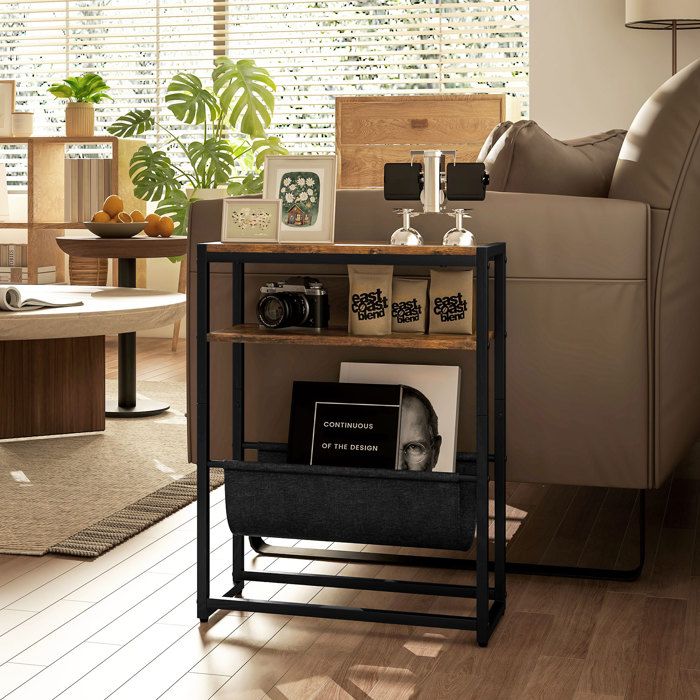 MOTHINESSTO2748-Table dappoint bout de canapé avec étagère et porte-revues structure en acier design industriel - 43l x 18P x 56H c