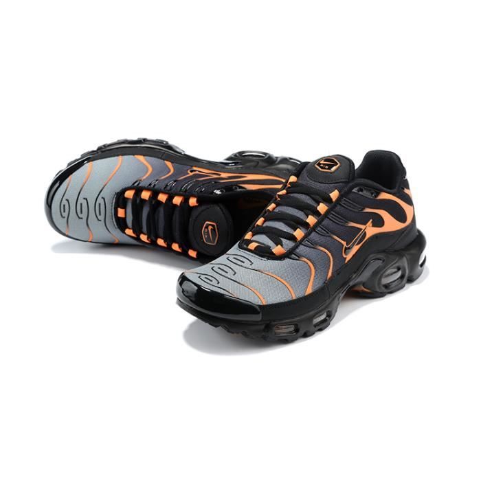 Basket nike orange et noir 2025