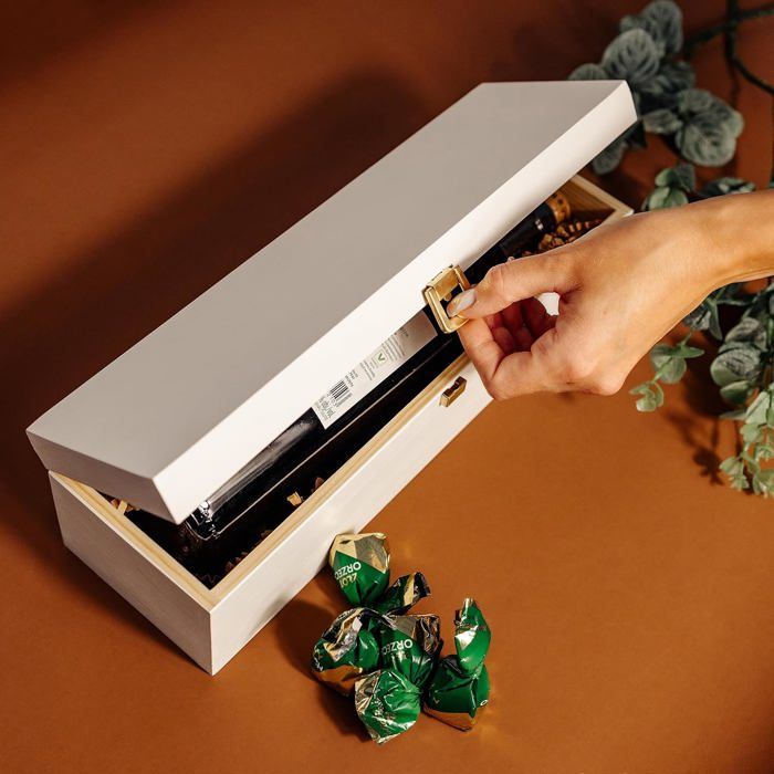 Ensemble d'accessoires pour le vin, avec échiquier