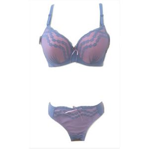 homme en string sur la plage