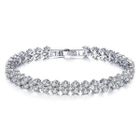 2SPLENDID Magnifique Bracelet Princesse Baigné dans l'OR Blanc. Orné de cristaux d'une brillance exceptionnelle. Avec Boîte cadeau.