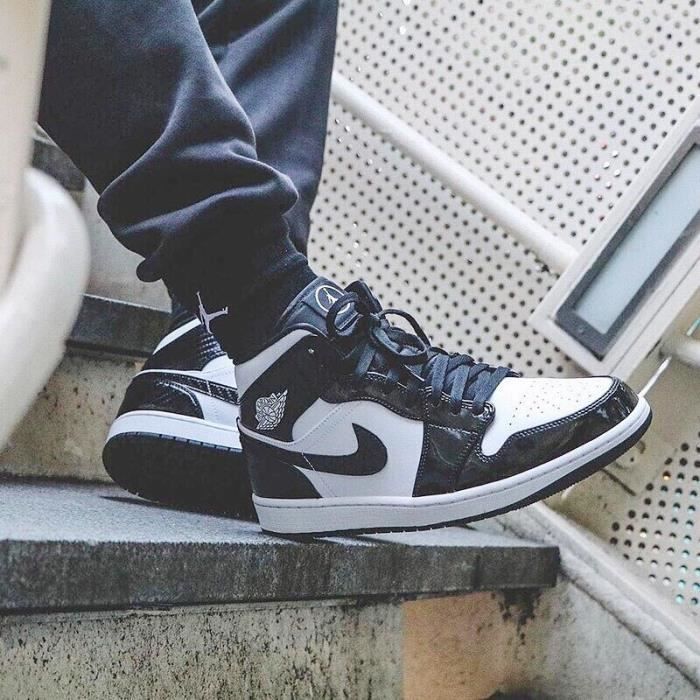 Basket jordan deals noir et blanche