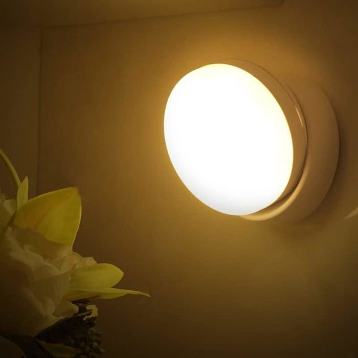 Veilleuse à détection de mouvement rechargeable et activation crépuscule-aube pour chambre couloir et placard
