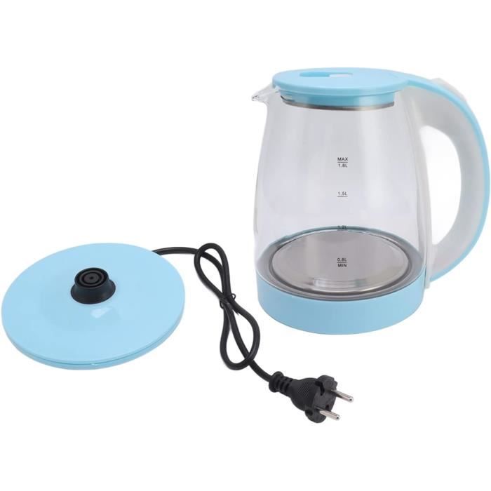 bouilloire bouillante dans la cuisine