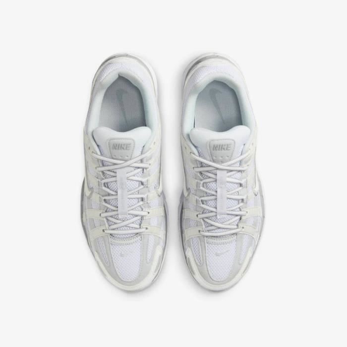 Baskets Nike P-6000 blanches et grises Pour Femme Tige en mesh  Détails en cuir et TPU