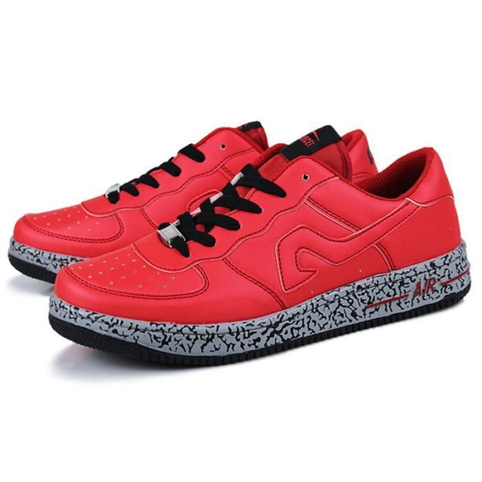 chaussure blanche et rouge
