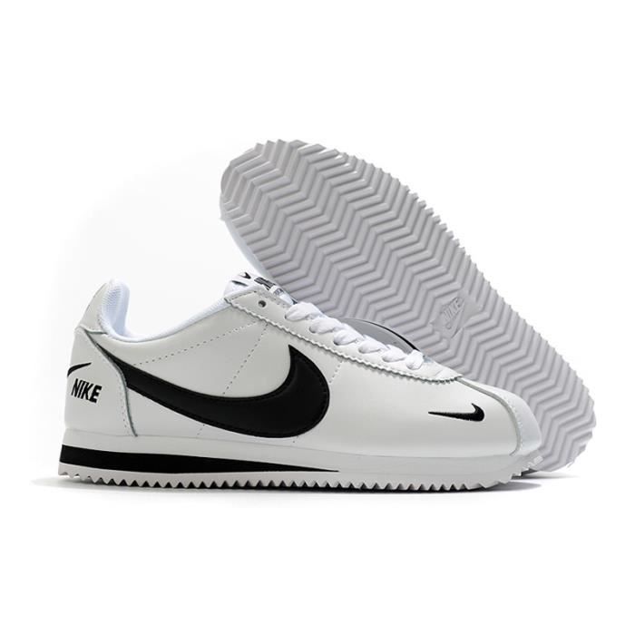 Cortez deals homme noir
