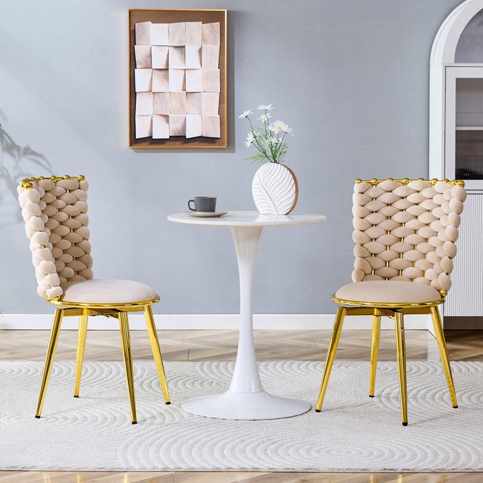 Lot de 2 chaises de salle à manger en velours beige dossier tressé pieds métal doré intérieur