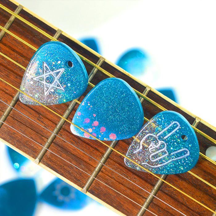Médiator en bois personnalisé avec étui en forme de guitare