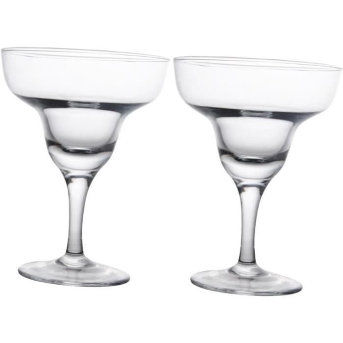 Verbe à Côte Verres à Boire Avec Des Pailles Et Des