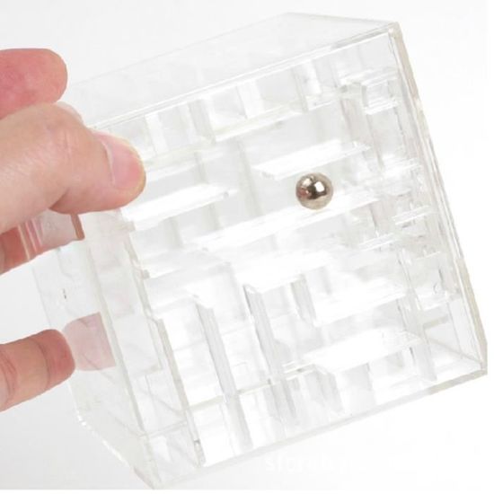 Tirelire design labyrinthe transparente