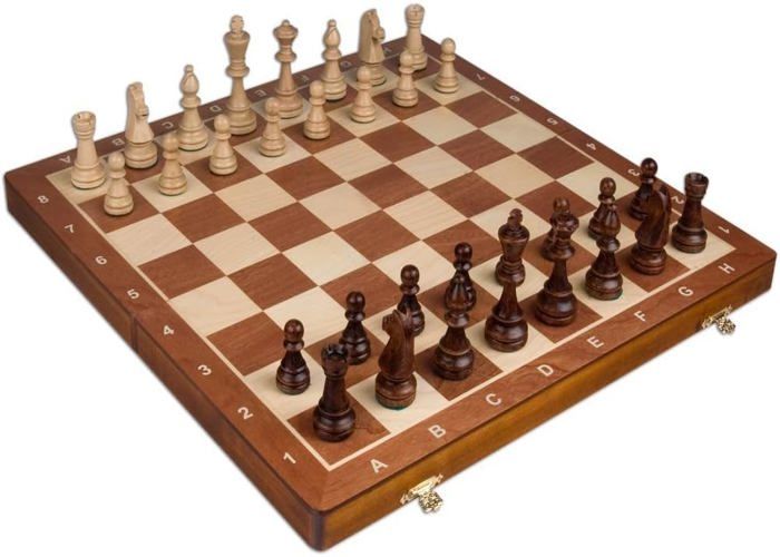 Jeu d'échecs allemand du milieu du siècle sculpté à la main en forêt noire - En