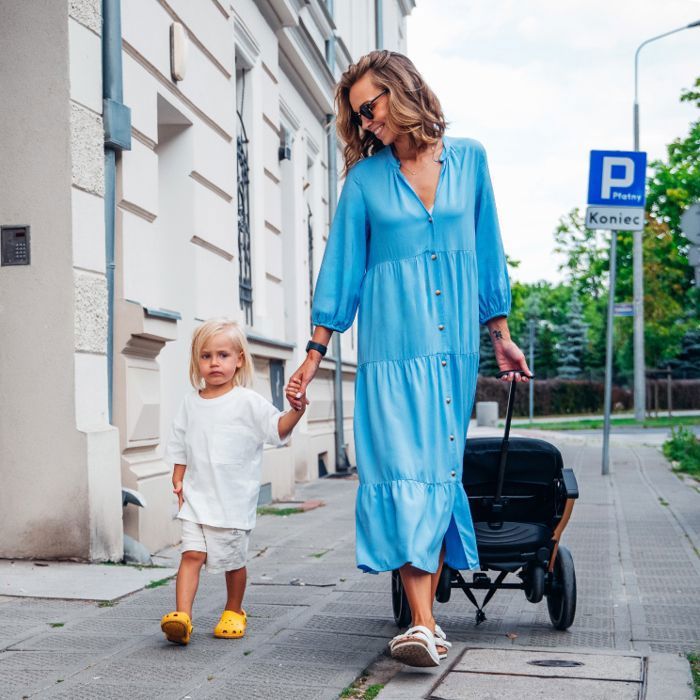 MoMi Estelle Poussette Compacte Dès 6 Mois – Pliage Facile, Harnais 5 Points, Panier XXL & Traction Valise