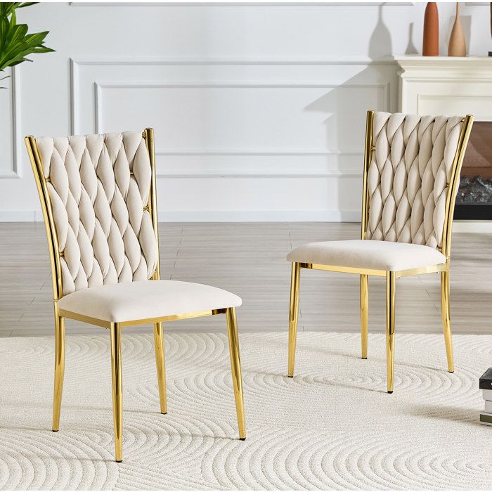 Chaise de salle à manger en velours beige avec dossier haut et pieds en métal doré