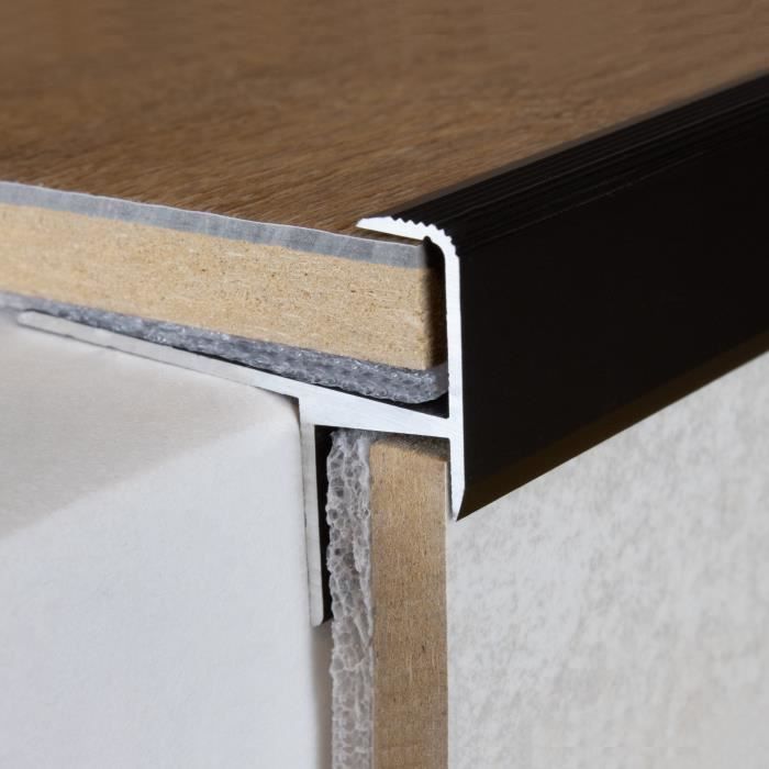 Nez de marche stratifié parquet Epaisseur 13,3 mm cornière Alu anodisé Couleuror