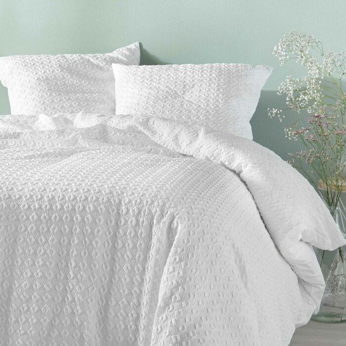 Housse de couette 240 x 220 cm microfibre gaufrée Litea Blanc Housse de couette 240 x 220 cm microfibre gaufrée Litea Blanc
