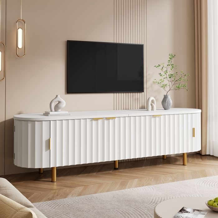 Meuble TV Bas MDF Blanc 170x40x47 cm - 5 Portes Façade Cannelée Côtés Arrondis Pieds et Poignées en Fer Design Moderne