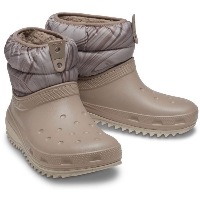 Bottes courtes femme CROCS Classic Neo Puff mushroom doublure duvetee isolation fourree semelle crantee Mushroom Cdiscount Chaussures