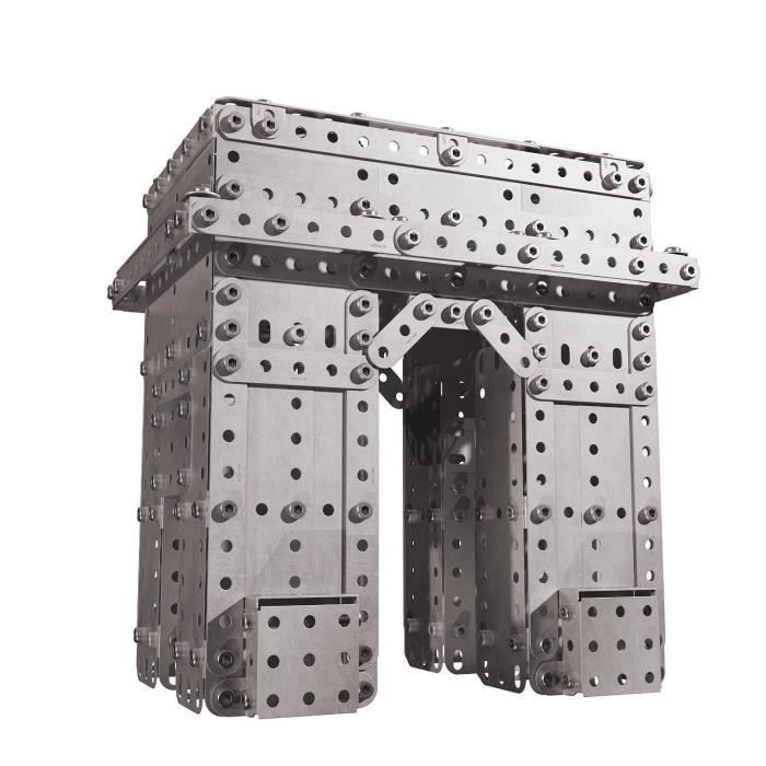 Meccano building outlet