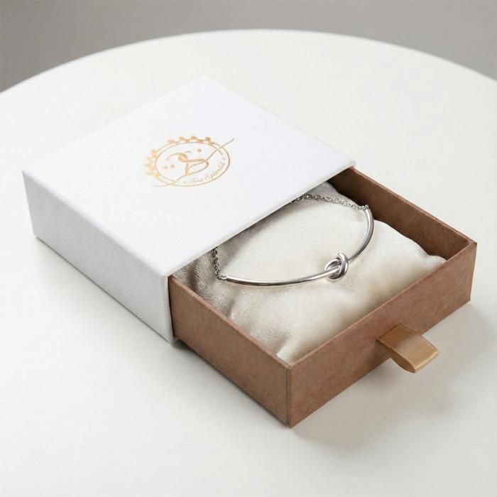 Élégant Bracelet Nœud Raffiné Baigné dans lOr Blanc. Marque 2SPLENDID®. Idée Cadeau Noël avec Boîte