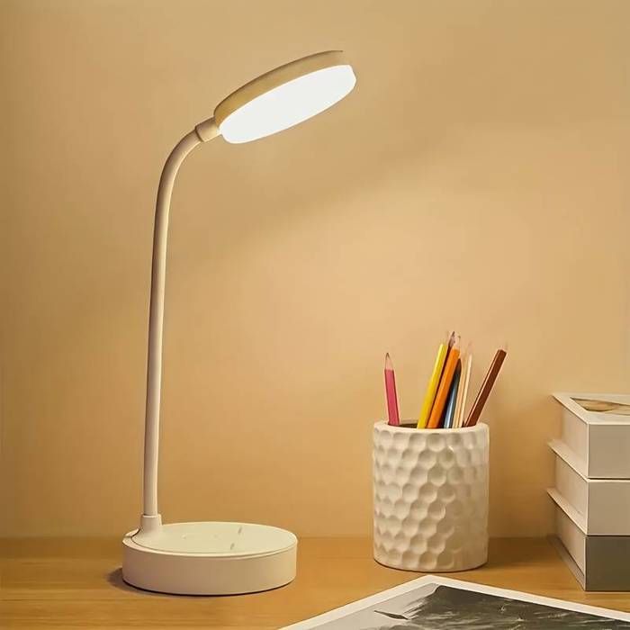 Lampe avec lumière naturelle blanche et chaude taille compacte et bras ajustable.