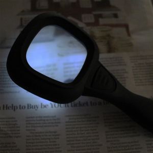 loupe grossissante avec lumiere