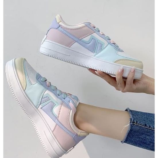 basket ouverte devant femme