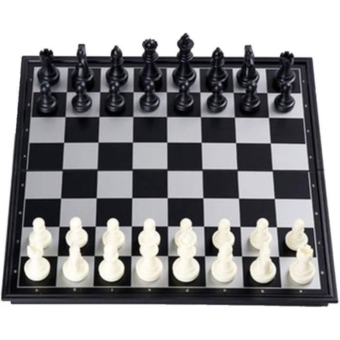 Un jeu d'échecs en verre lumineux Photo Stock - Alamy