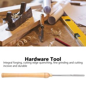 Les outils de menuisier sur banc en bois, avion, ciseau, maillet