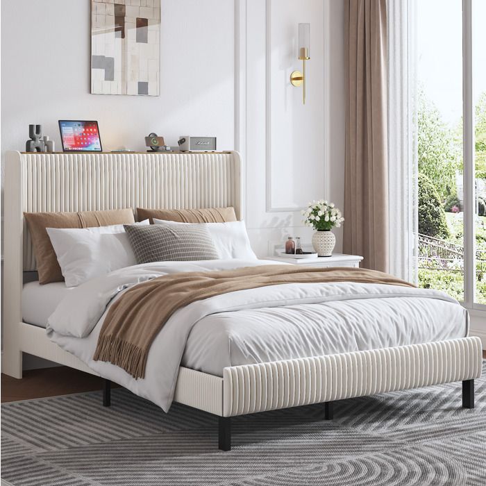 Lit plateforme rembourré en velours côtelé beige et crème style classique
